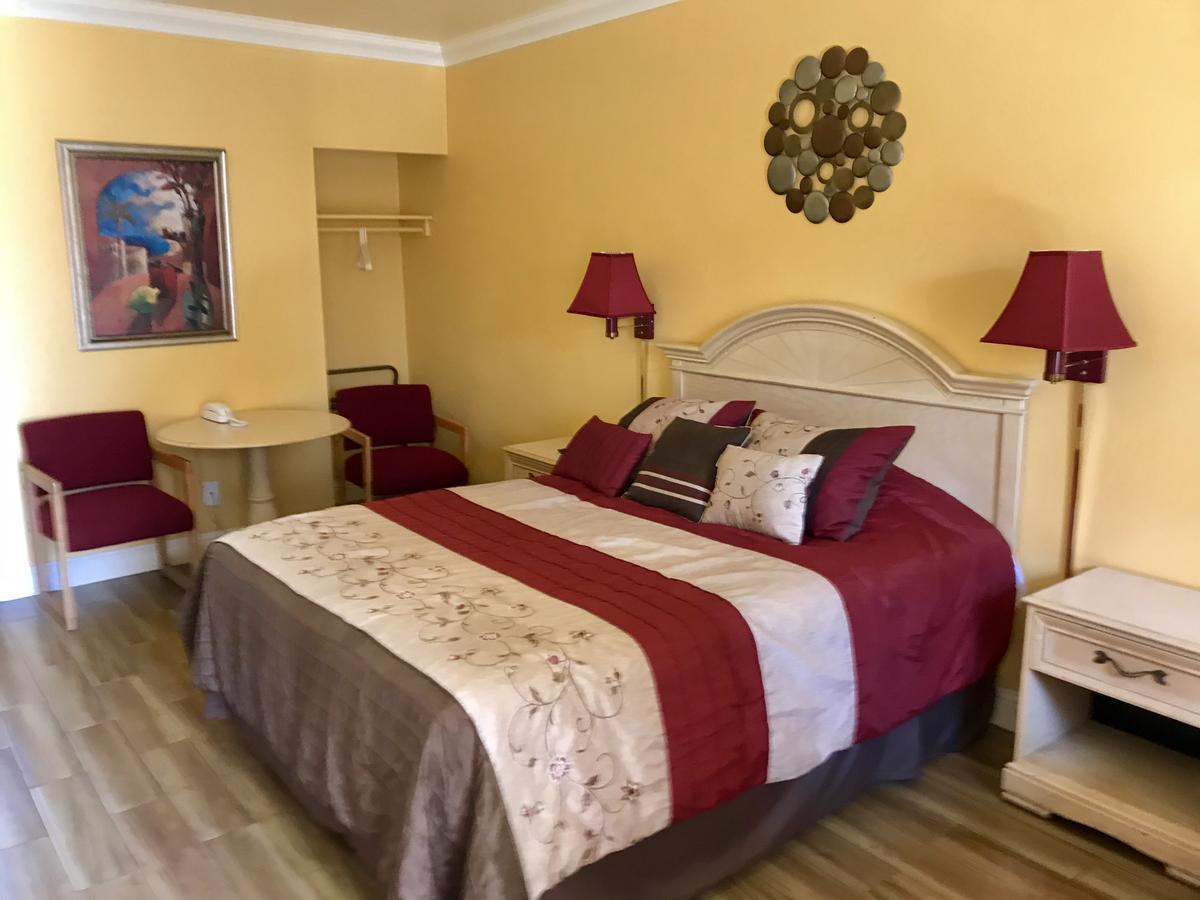 Town & Country Motel Лівінгстон Екстер'єр фото